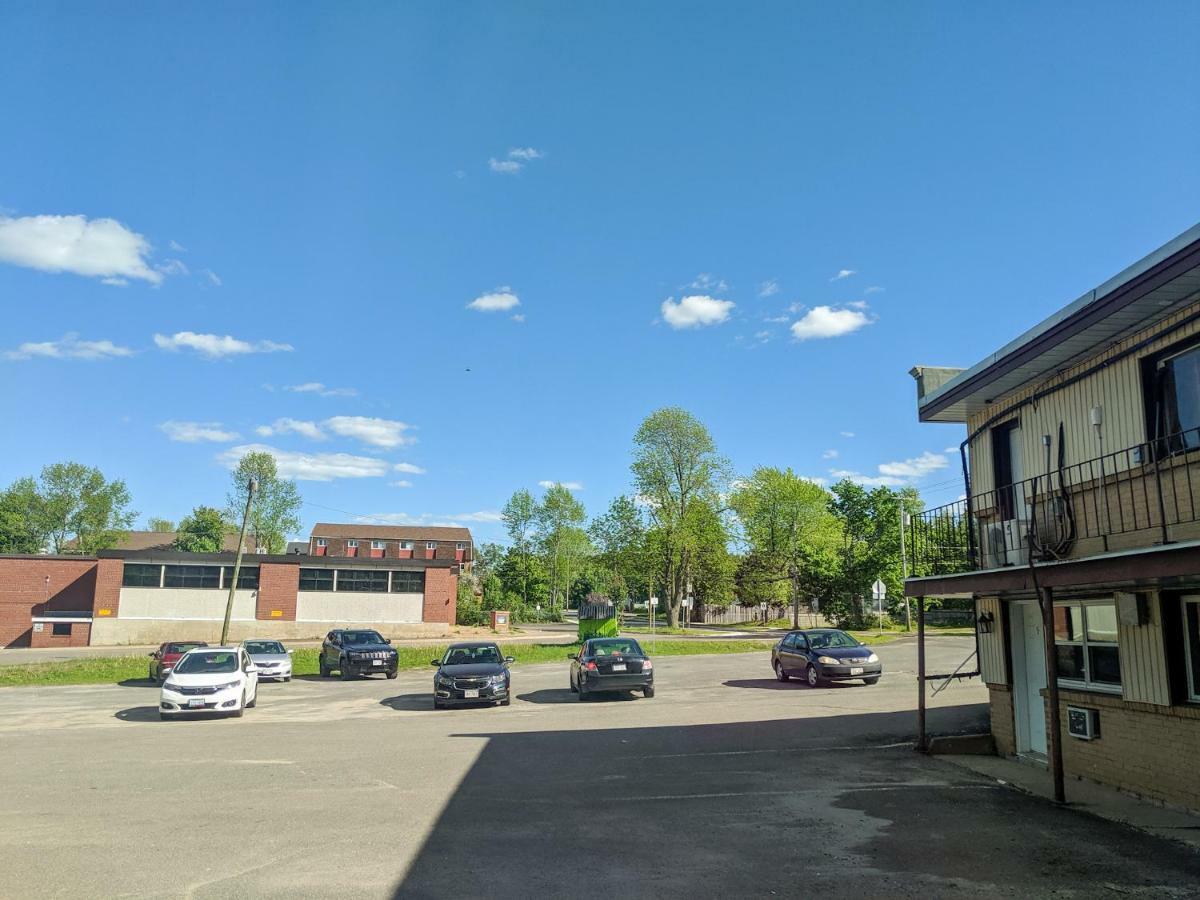 Skyline Motel Fredericton Exterior foto